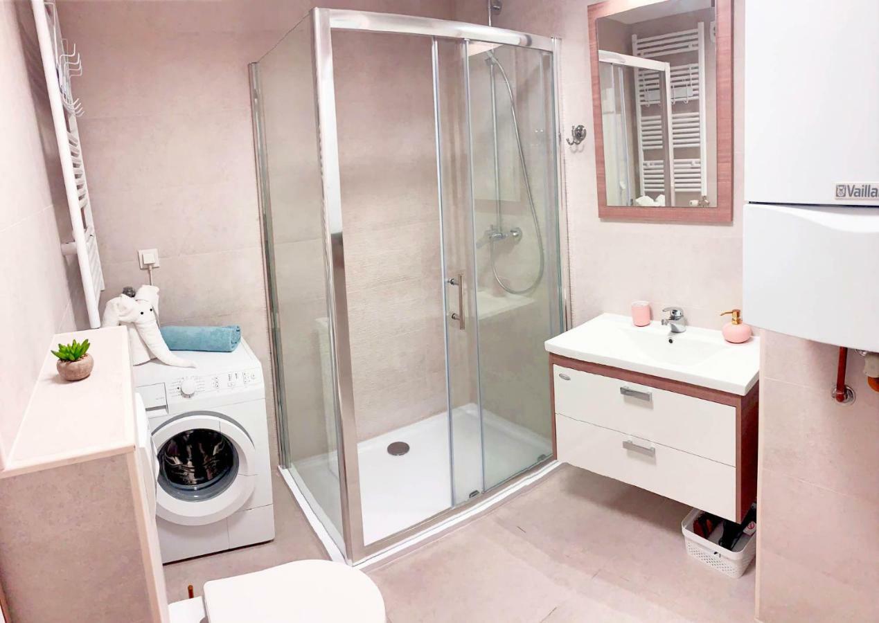 Central Bus Station Apartment Zagreb Bagian luar foto
