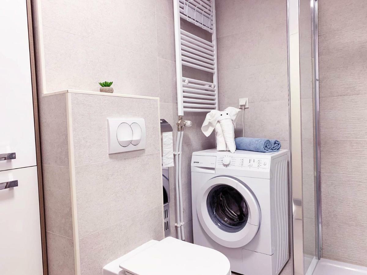Central Bus Station Apartment Zagreb Bagian luar foto