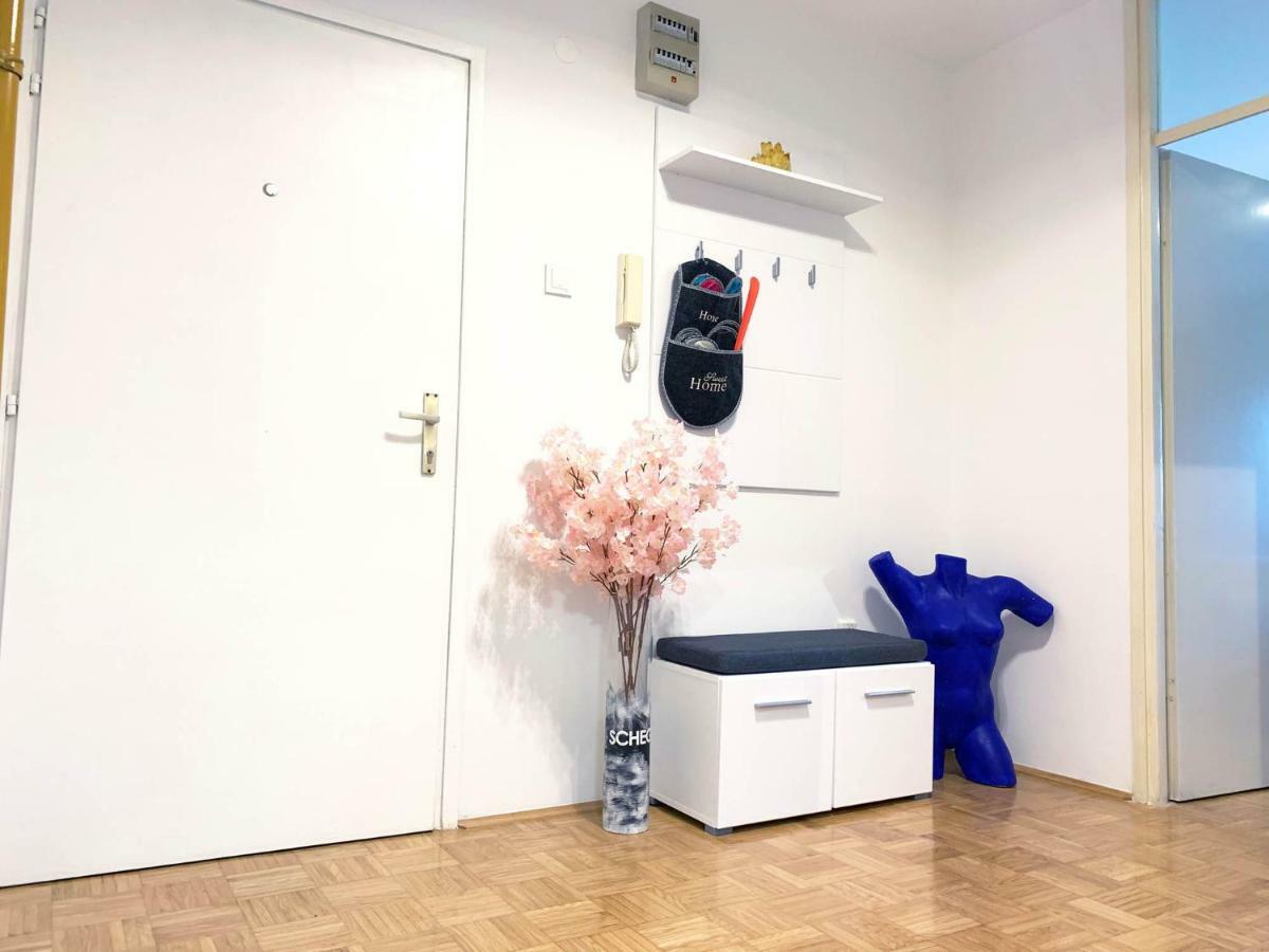 Central Bus Station Apartment Zagreb Bagian luar foto